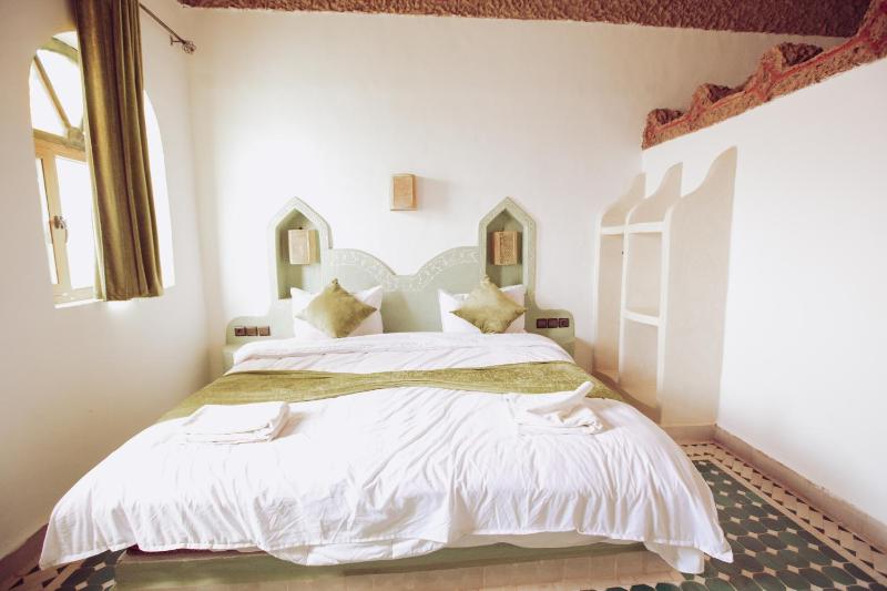 Traditional Riad Merzouga Dunes - image 50