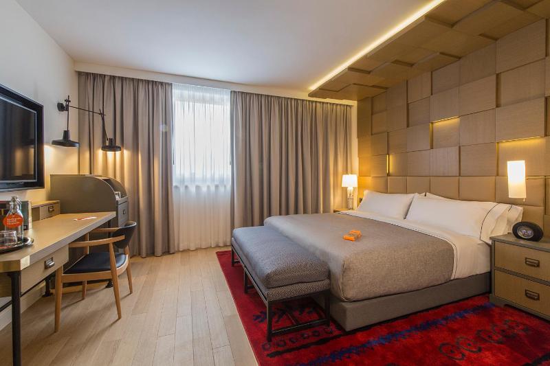 King Room - Mobility Accessible  image 2