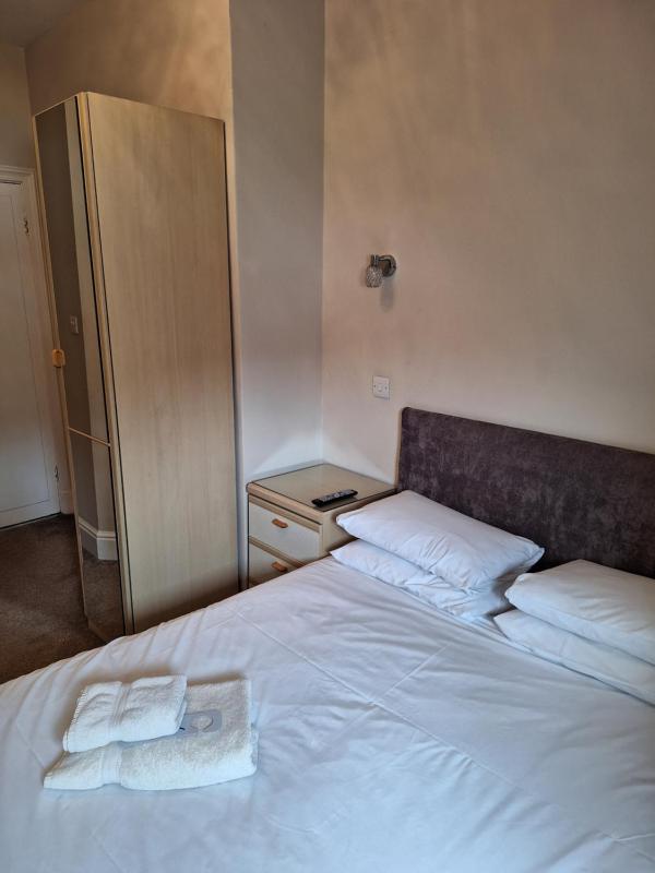Large Single Room image 2