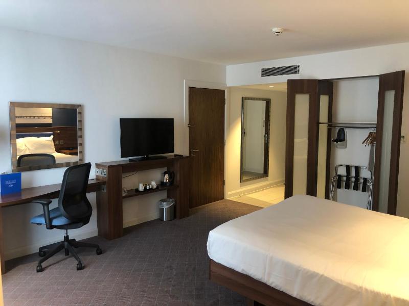 Queen Room - Mobility Access image 1