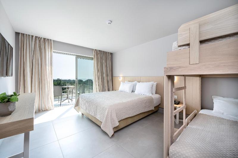 Family Room with Sea View (2 Adults + 2 Children) image 1
