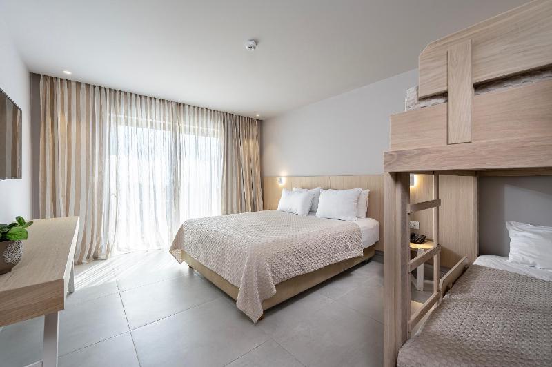 Family Room with Garden View (2 Adults + 2 Children) image 1