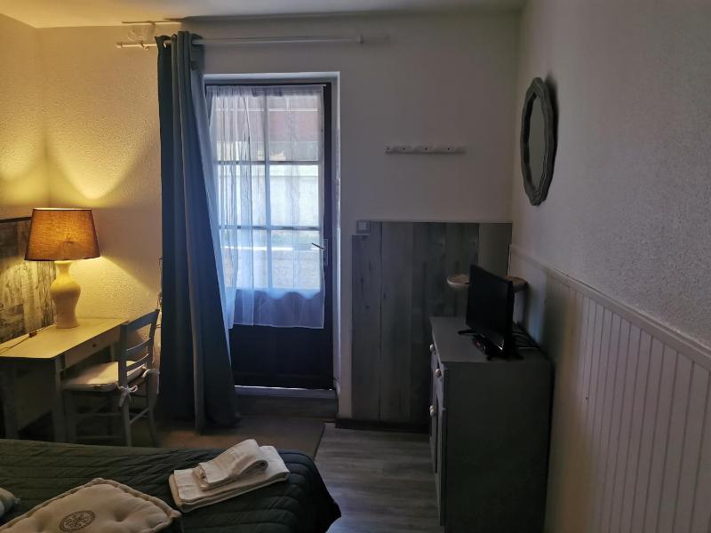 Double Room with Private External Bathroom image 4