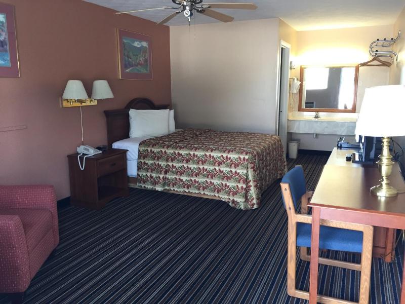 Queen Room image 1