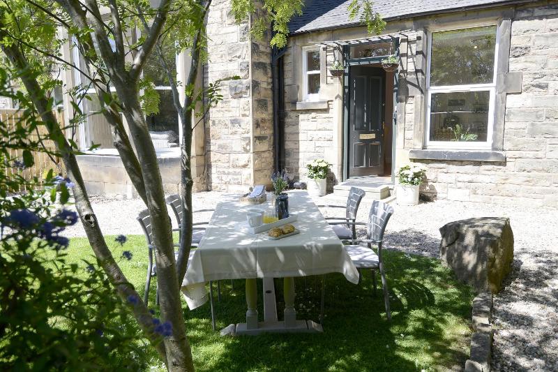 Apartment with Garden View image 1