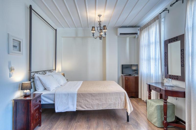 Double Room image 4