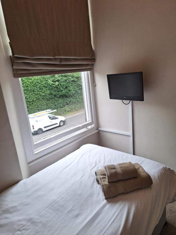 Small Single Room image 2