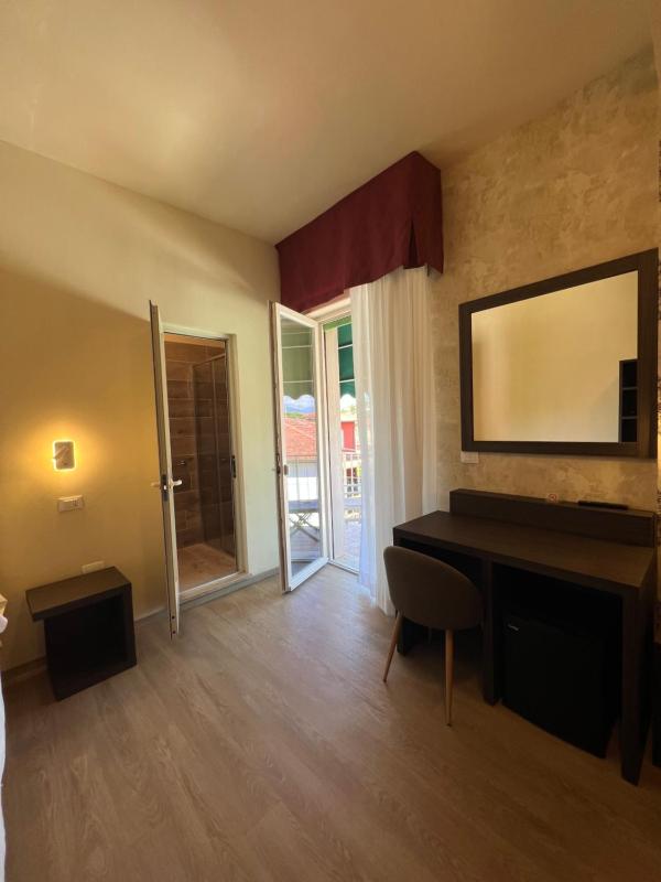 Quadruple Room image 4