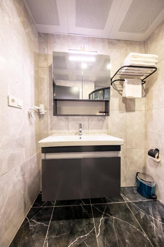 Basic Triple Room image 4
