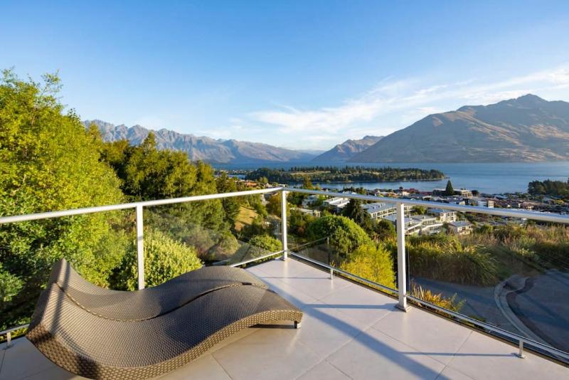 Alpen View Villa - Short walk to town - image 1