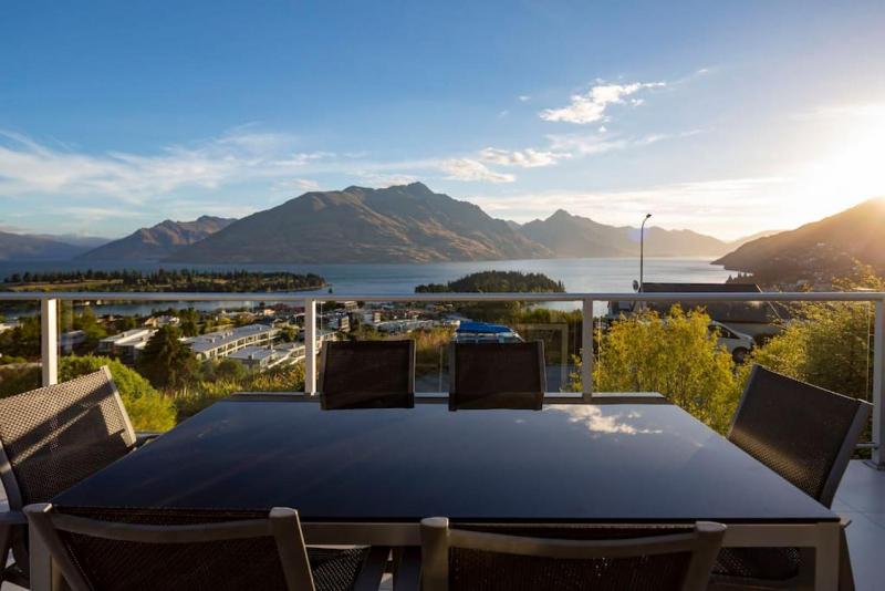 Alpen View Villa - Short walk to town - image 22