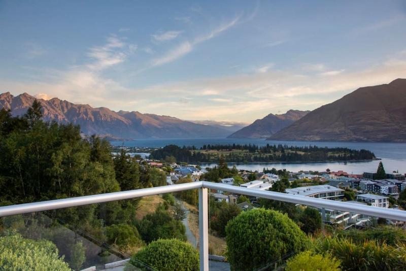 Alpen View Villa - Short walk to town - image 29
