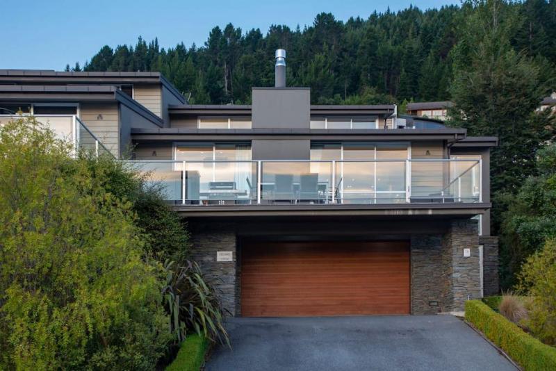 Alpen View Villa - Short walk to town - image 17