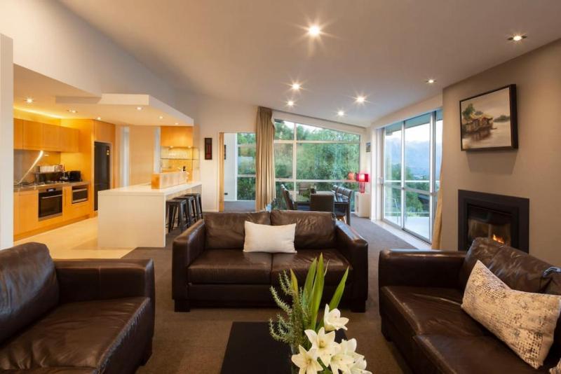 Alpen View Villa - Short walk to town - image 16