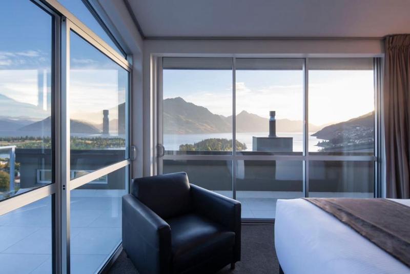 Alpen View Villa - Short walk to town - image 14