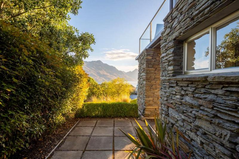 Alpen View Villa - Short walk to town - image 18