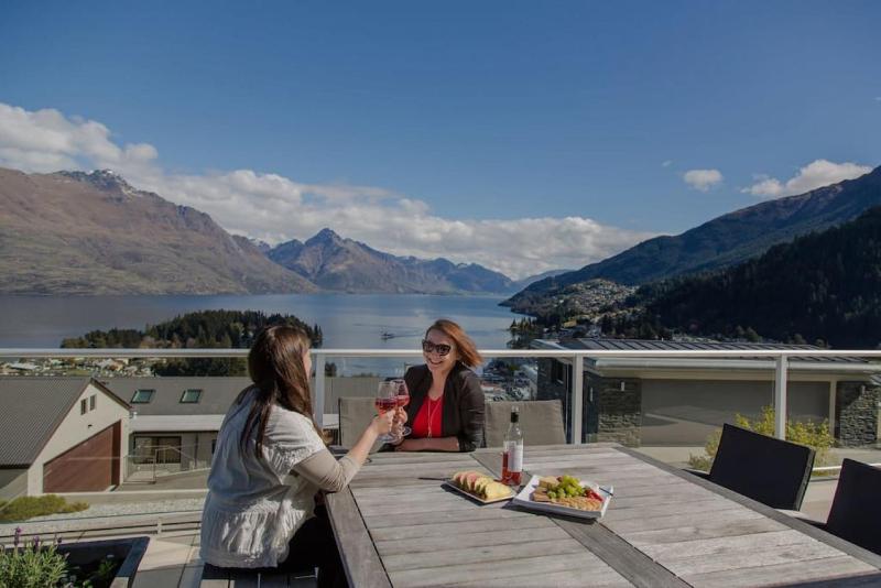 Lake View Villa Great location and Amazing views - image 29