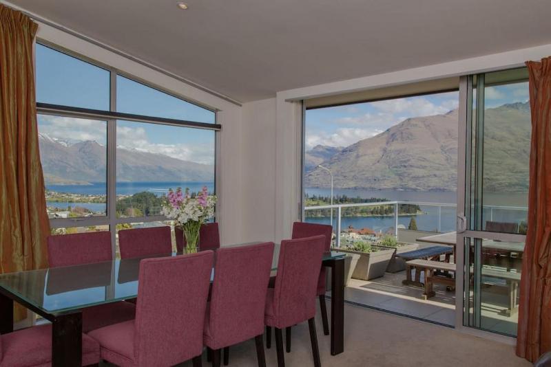 Lake View Villa Great location and Amazing views - image 4