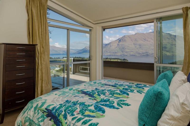 Lake View Villa Great location and Amazing views - image 31