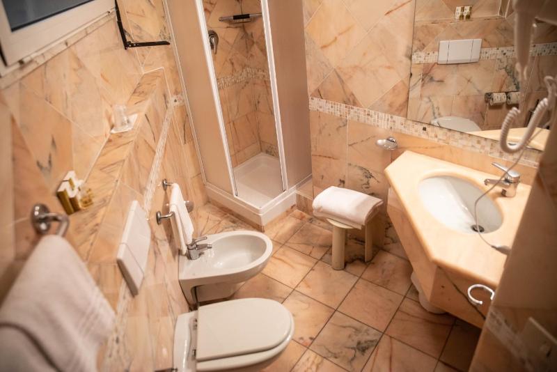 Economy Double or Twin Room image 2