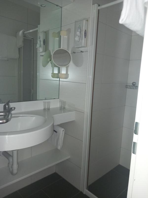 One-Bedroom Apartment image 3