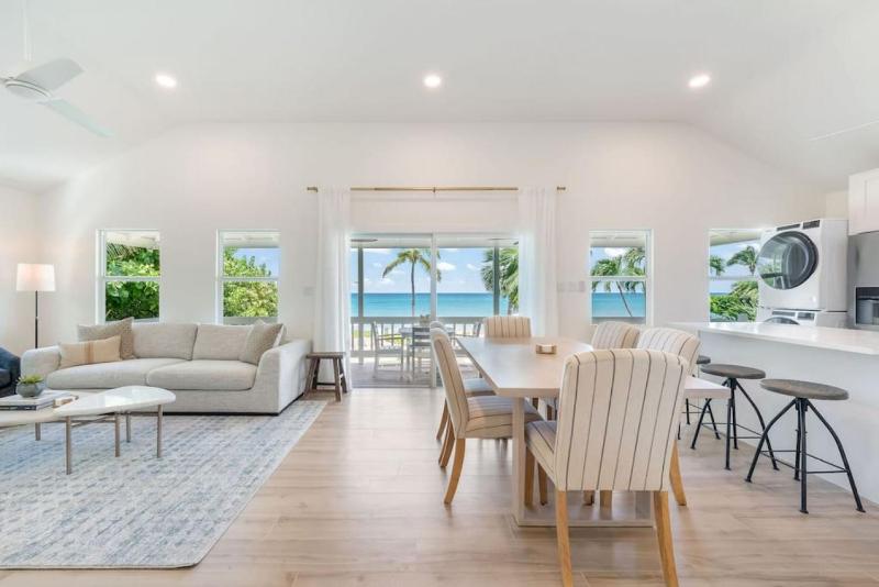 Renovated Oceanfront 2bd Seven Mile Beach Condo with amazing views - image 1