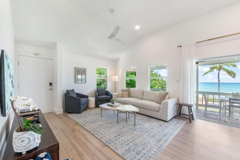 Renovated Oceanfront 2bd Seven Mile Beach Condo with amazing views - image 2