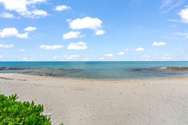 Renovated Oceanfront 2bd Seven Mile Beach Condo with amazing views - image 11