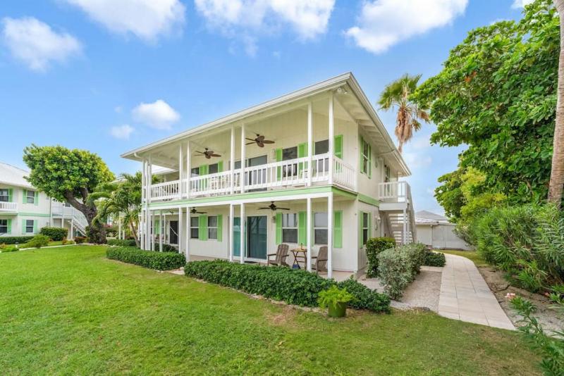 Renovated Oceanfront 2bd Seven Mile Beach Condo with amazing views - image 16