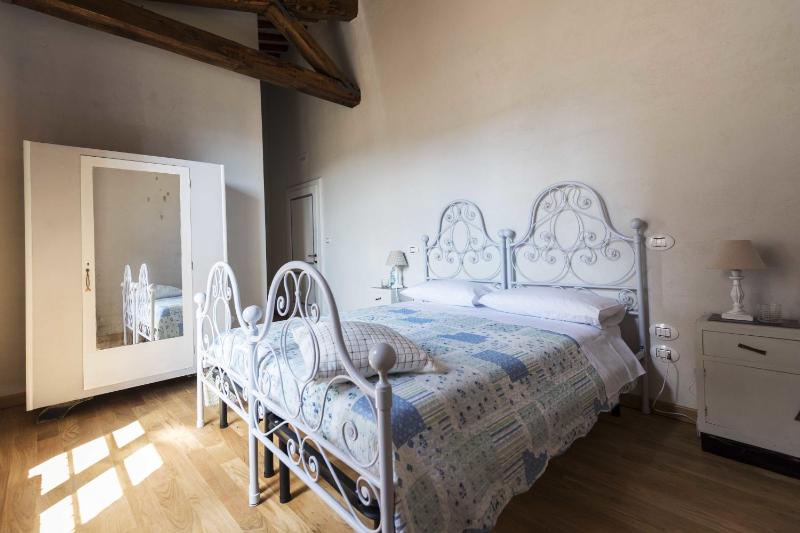Double Room image 4