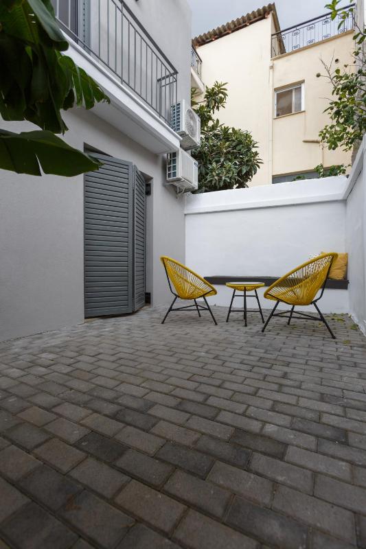 Kalamata Center Ground Floor 2BR Apt with Small Yard & 1Gbps Fiber - image 5