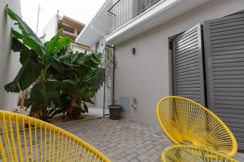 Kalamata Center Ground Floor 2BR Apt with Small Yard & 1Gbps Fiber - image 7