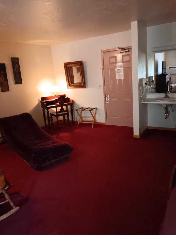 Double Room image 3