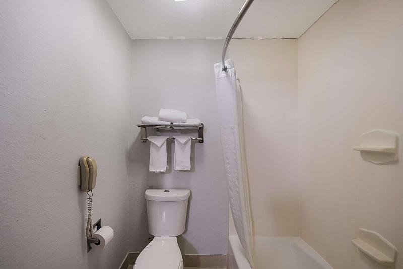 Double Room with Two Double Beds - Non-Smoking image 4