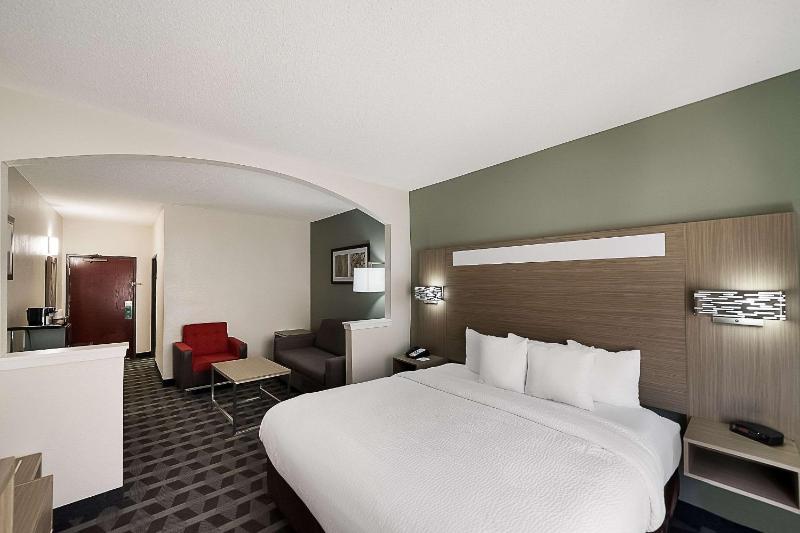 King Suite - Non-Smoking image 3