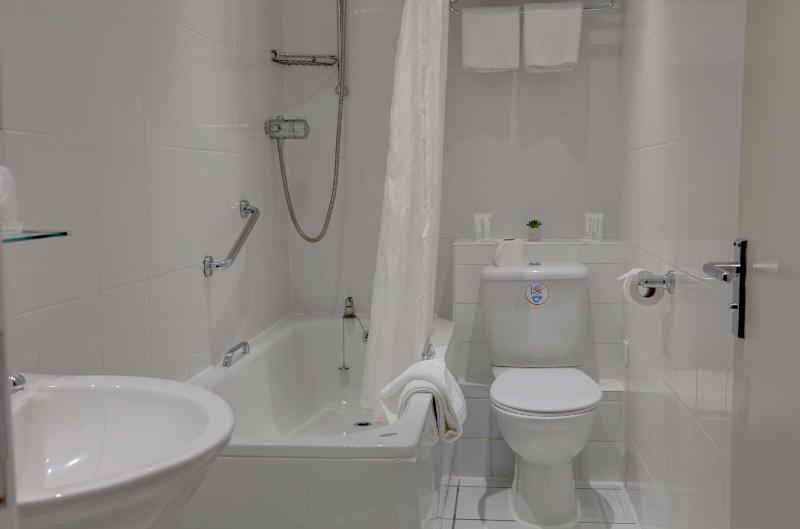 Standard Twin Room image 2
