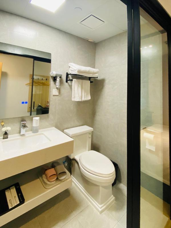 Dayin - Nanjing Road & People's Square & The Bund-24hour Front desk service - image 13