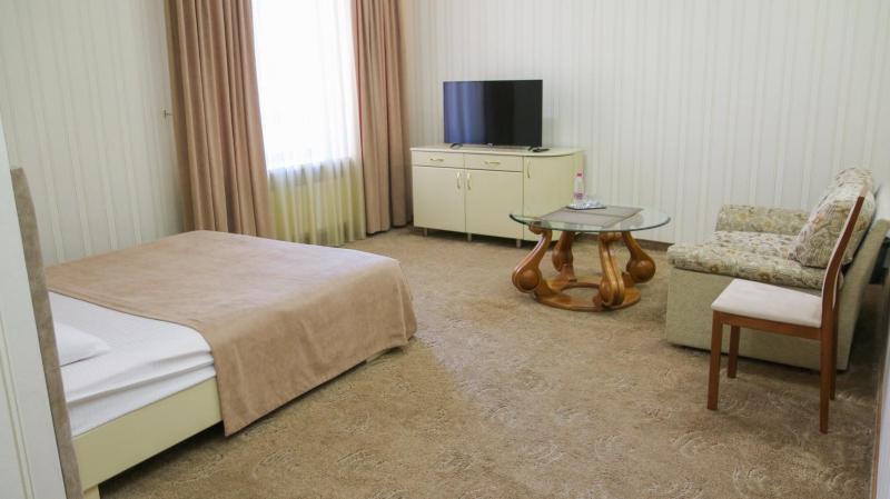 Deluxe Double Room image 3