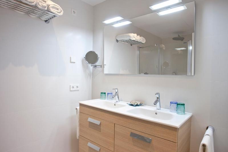 One-Bedroom Apartment image 1