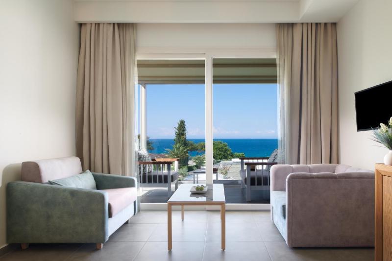 Junior Suite with Sea View image 1