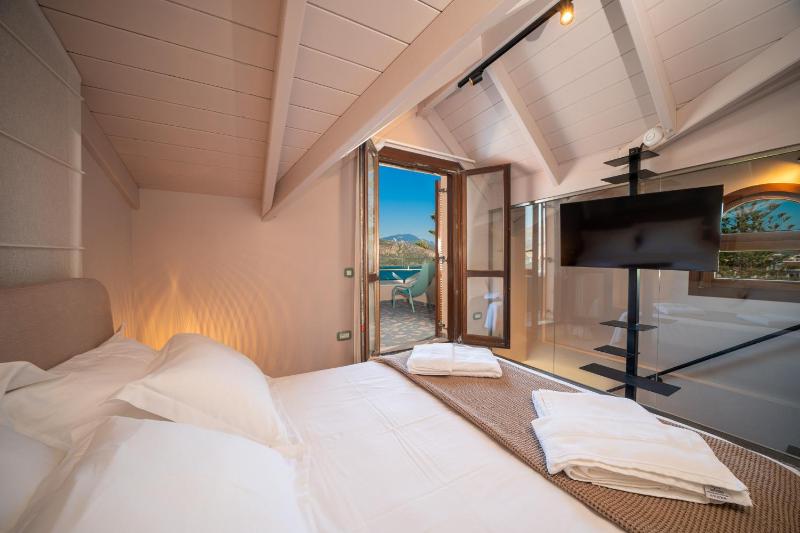 Pink Panther Maisonette Suite - image 48
