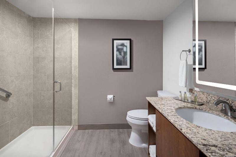 King Room - Non-Smoking image 2