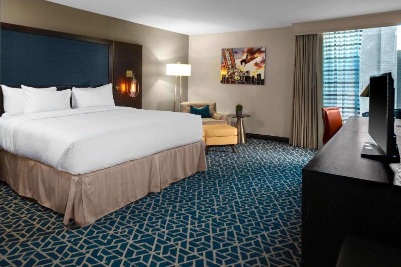 King Room with Roll-In Shower - Mobility/Hearing Accessible image 3