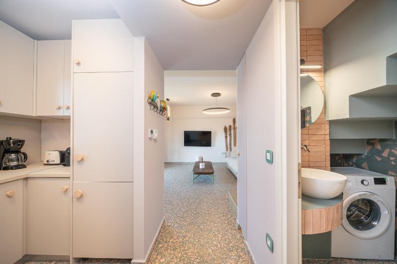 Pink Panther Maisonette Suite - image 14