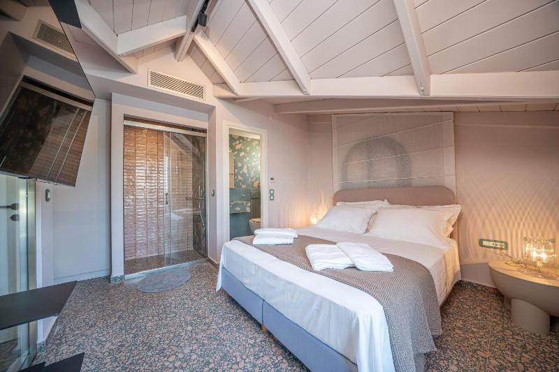 Pink Panther Maisonette Suite - image 45