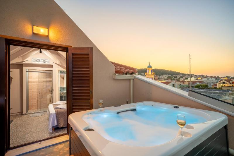 Pink Panther Maisonette Suite - image 1