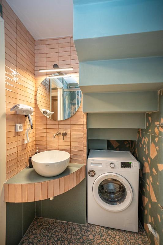 Pink Panther Maisonette Suite - image 11