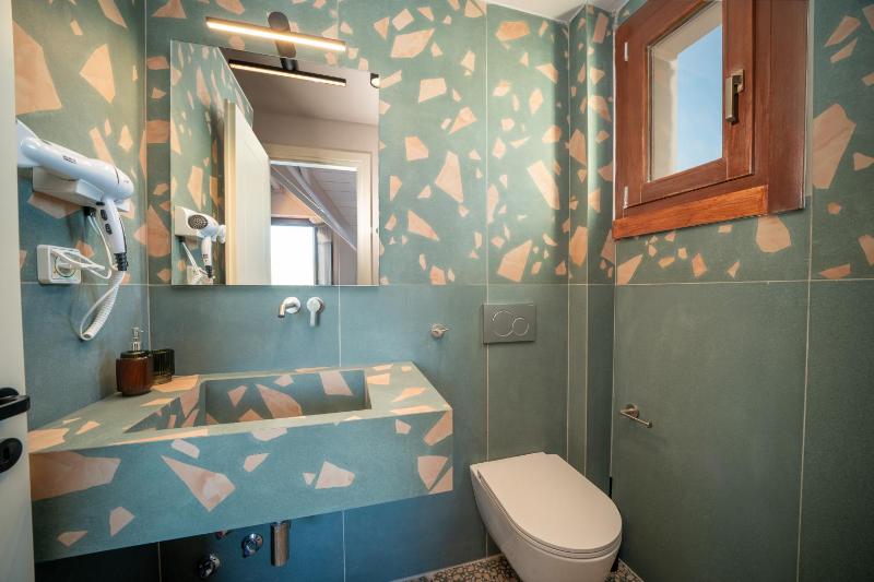 Pink Panther Maisonette Suite - image 35