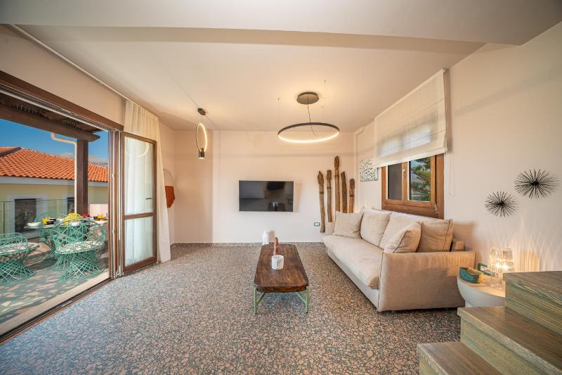 Pink Panther Maisonette Suite - image 3