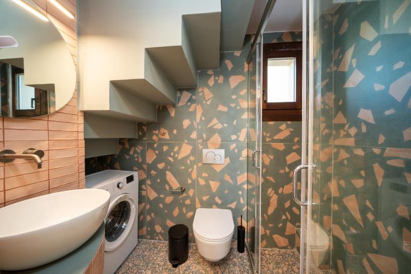 Pink Panther Maisonette Suite - image 40